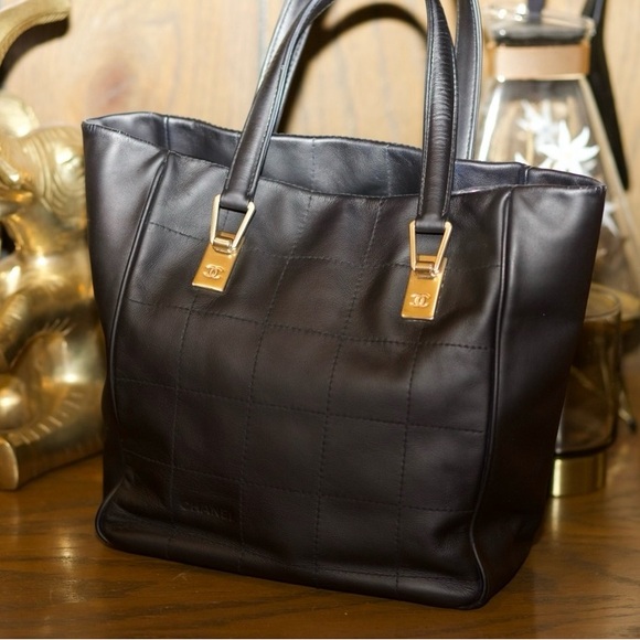 Authentic Chanel Chocolate Bar Tote - Picture 3 of 15